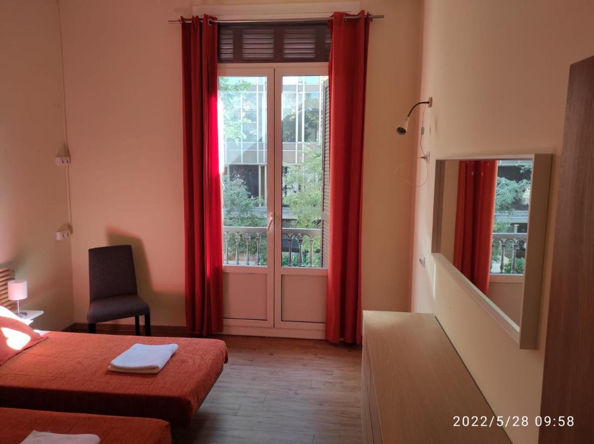 Barcelona Central Garden Hostal Εξωτερικό φωτογραφία
