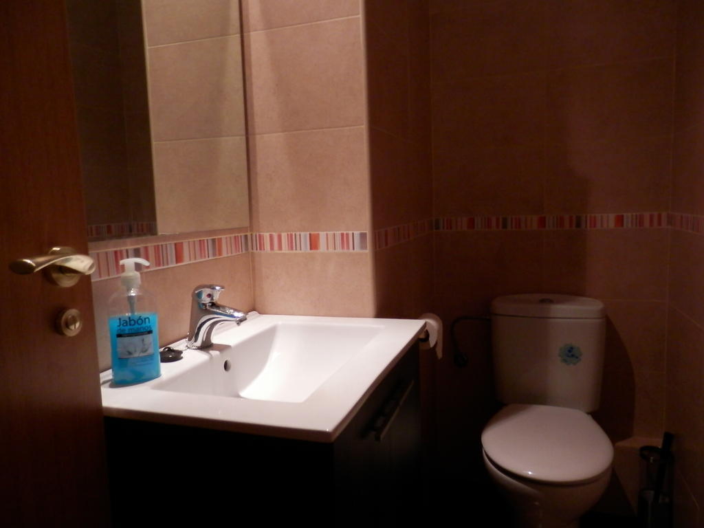 Barcelona Central Garden Hostal Εξωτερικό φωτογραφία