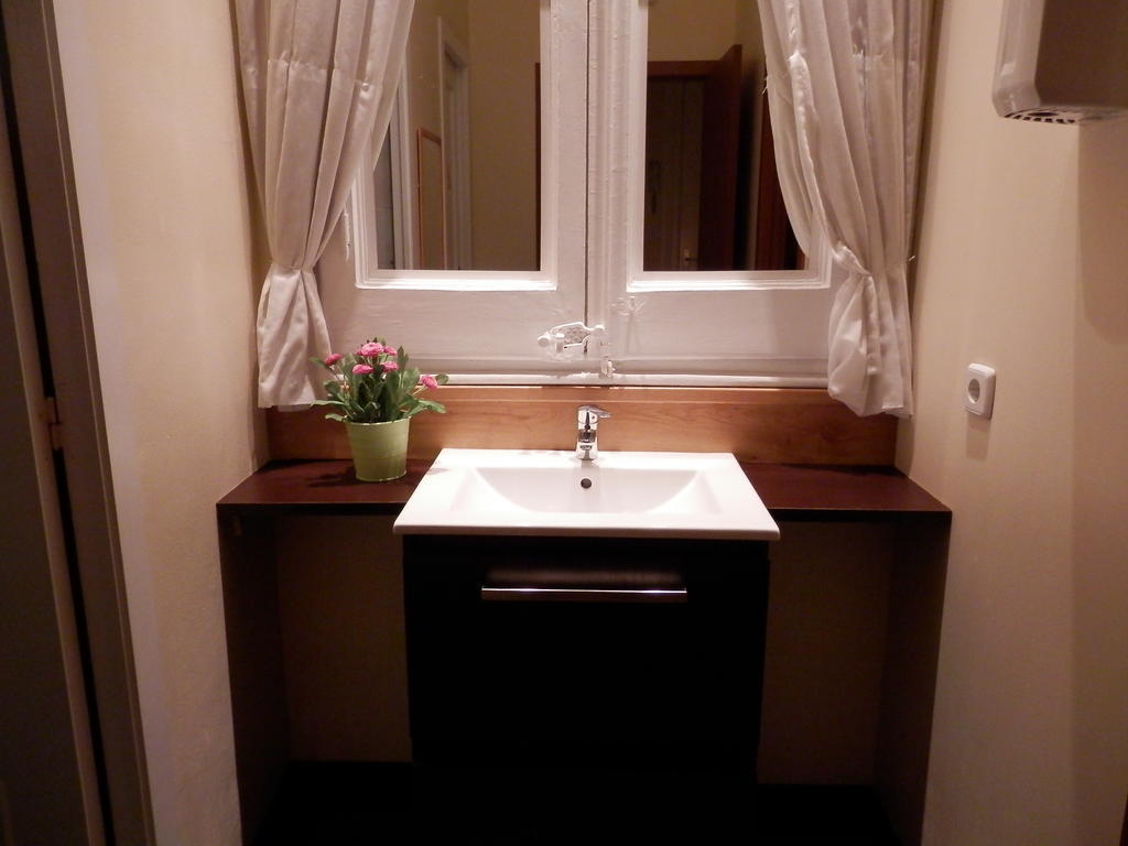 Barcelona Central Garden Hostal Δωμάτιο φωτογραφία